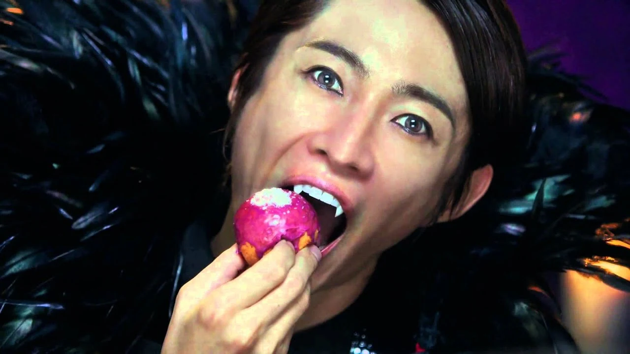【日本CM】嵐相葉雅紀化身吸血鬼吃流心的甜甜圈？